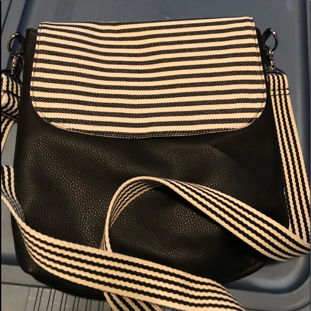 Studio thirty-one modern body crossbody purse